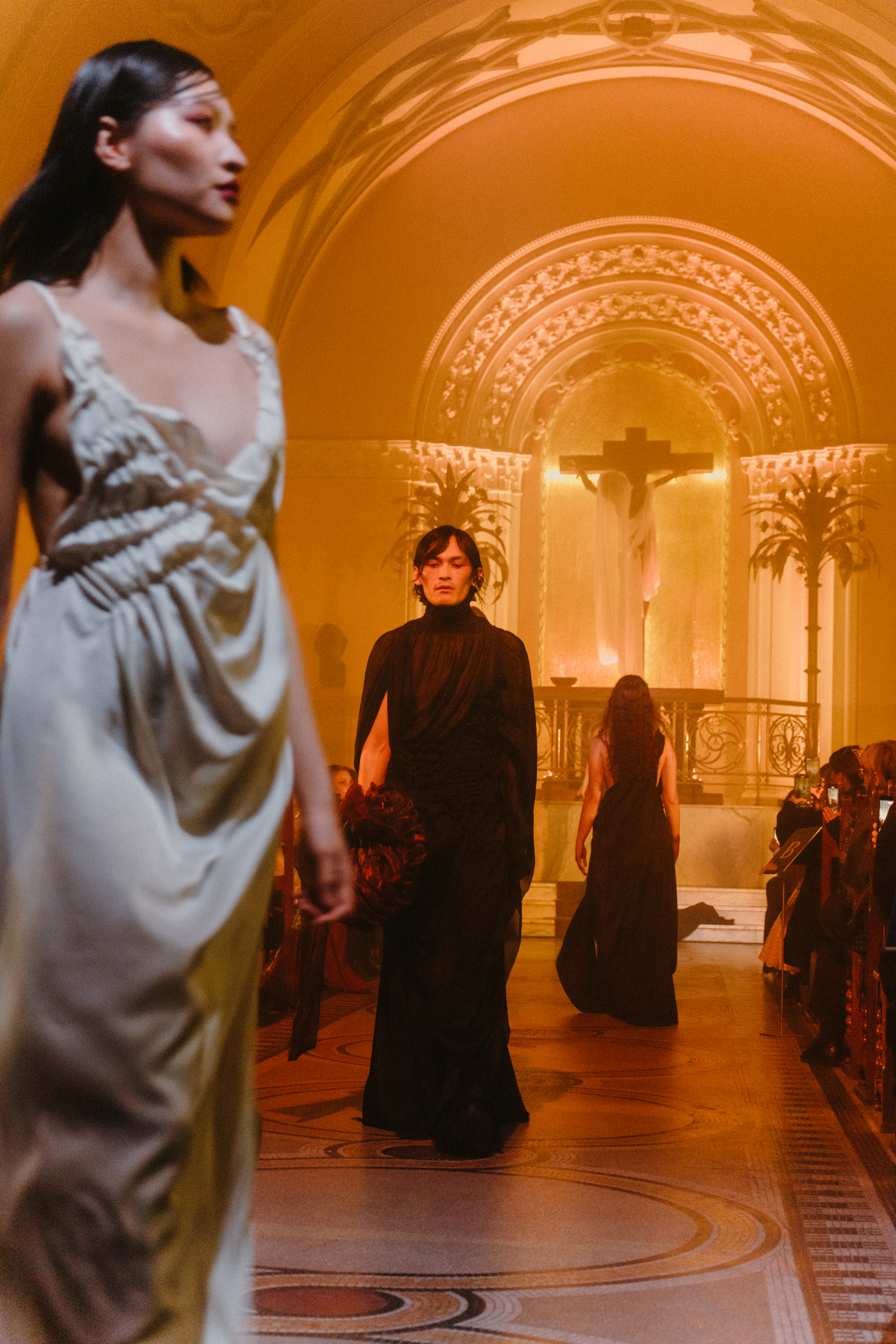 Anna Tran Buồm Buồm x IQOS: Když se lokální móda protne s inovacemi