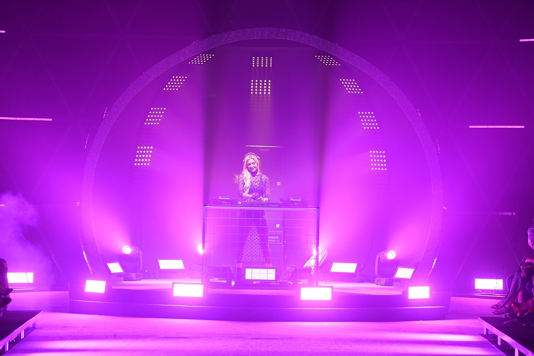 paris hilton tezenis