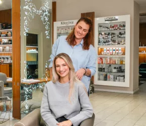 Modelka Kateřina Petrášková a kadeřnice Klára Šebelová