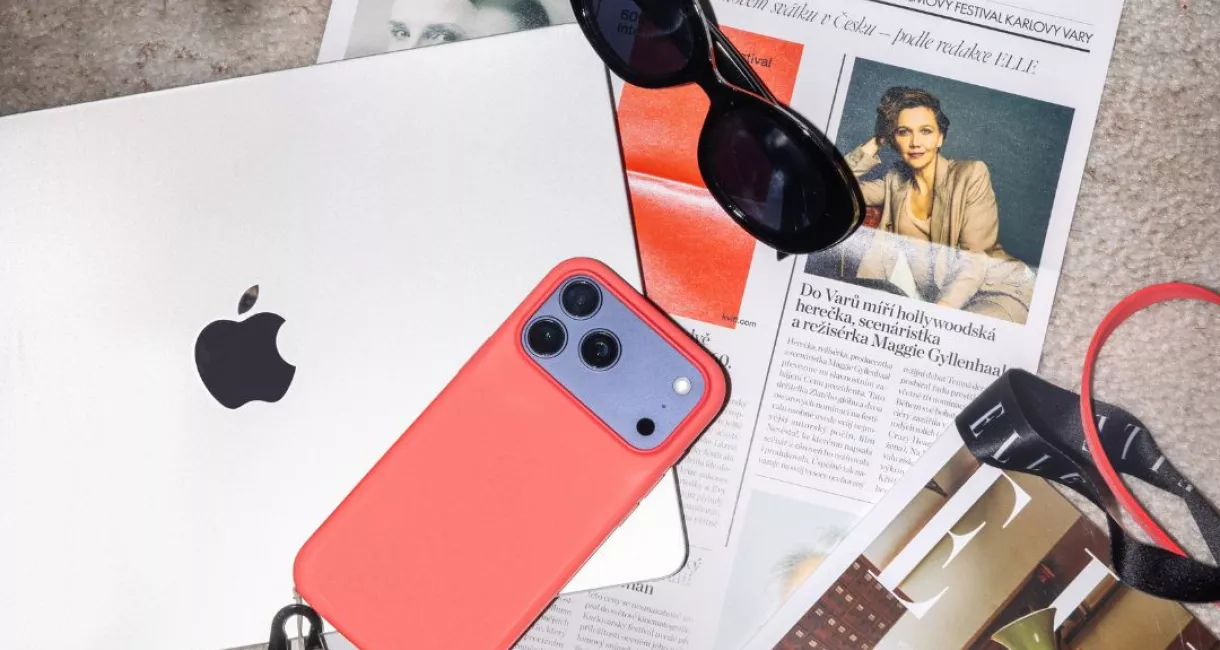 ELLE Beauty Lounge x iPhone Pro 17