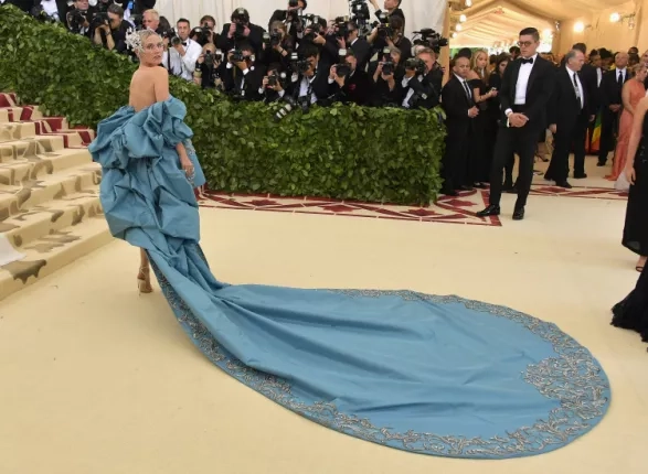 Zapomeňte na všechna pravidla módního světa. Na MET gala je vše dovoleno. Tohle jsou ty nejlepší looky za uplynulé dekády.