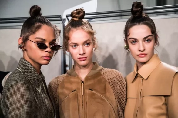 Jak na to: perfektní drdol podle posledních módních trendů Jak na to: perfektní drdol podle posledních módních trendů