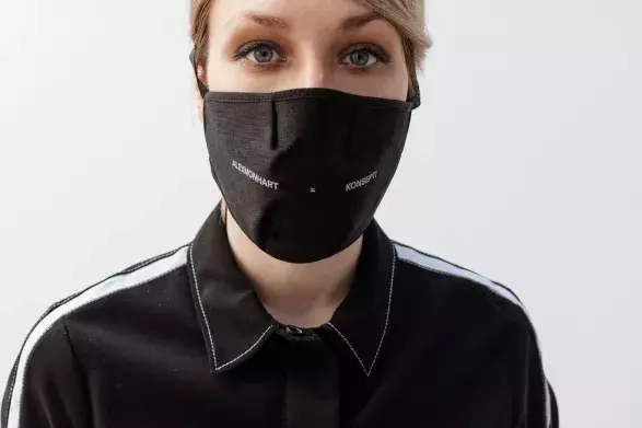 Design pomáhá: Charitativní roušky od Alexmonhart 