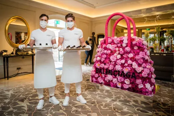 Praha ožila první letní garden party. Kdo na ní nechyběl?