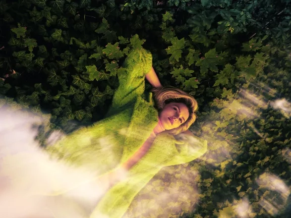 Mezi nebem a zemí_ELLE_10/2019