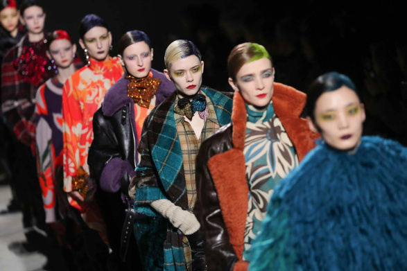Dries Van Noten : Runway - Paris Fashion Week Womenswear Fall/Winter 2020/2021