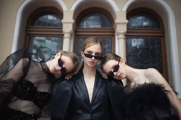 Druhý přehlídkový den patřil z velké části začínajícím designérům.