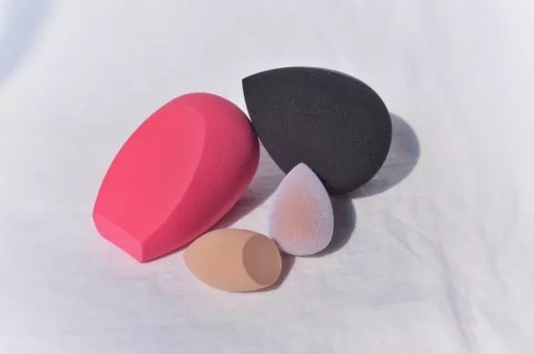 #HOWTO: RYCHLÉ A EFEKTIVNÍ ZPŮSOBY ČIŠTĚNÍ VAŠEHO KOSMETICKÉHO NÁČINÍ!