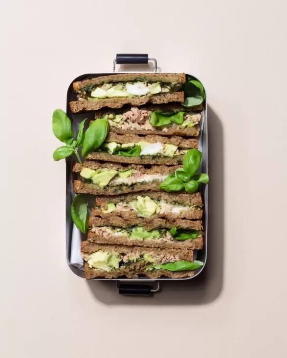 Toast s tuňákem a avokádem