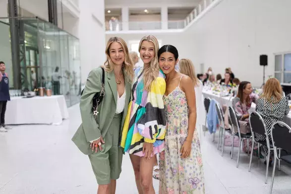 Alex Sedláčková, Jitka Nováčková a Bé Hà Nguyen