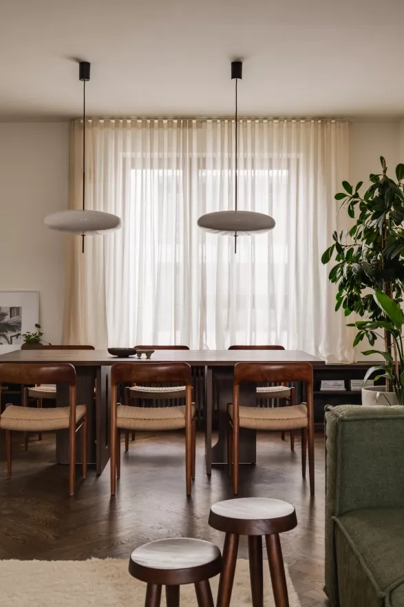 Polský byt inspirovaný japandi stylem