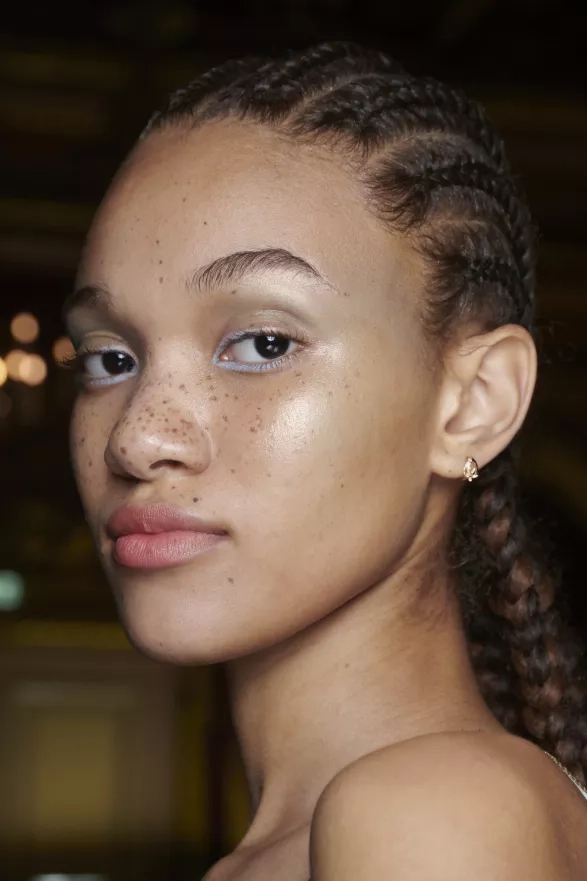 Barevné oční linky