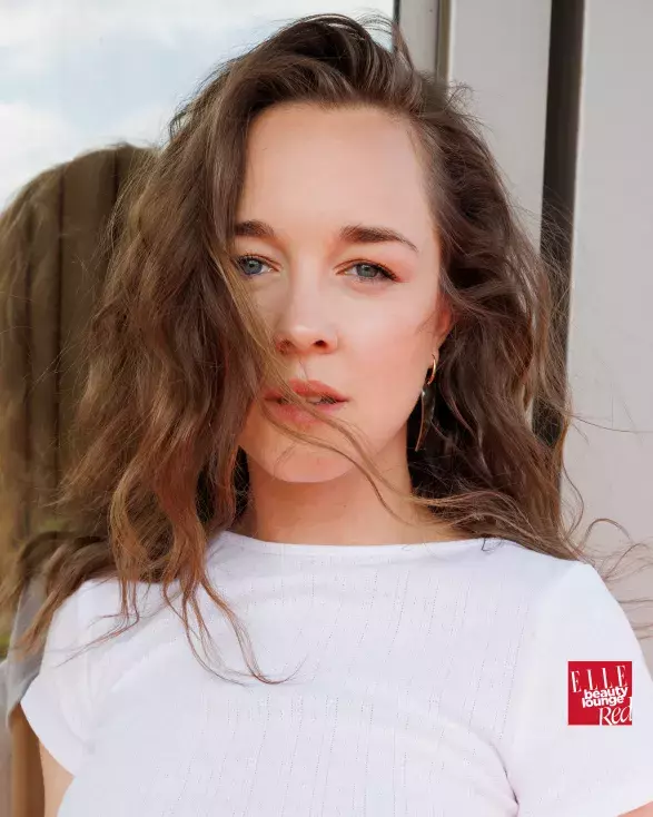 ELLE Beauty Lounge Red