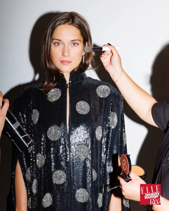 ELLE Beauty Lounge Red