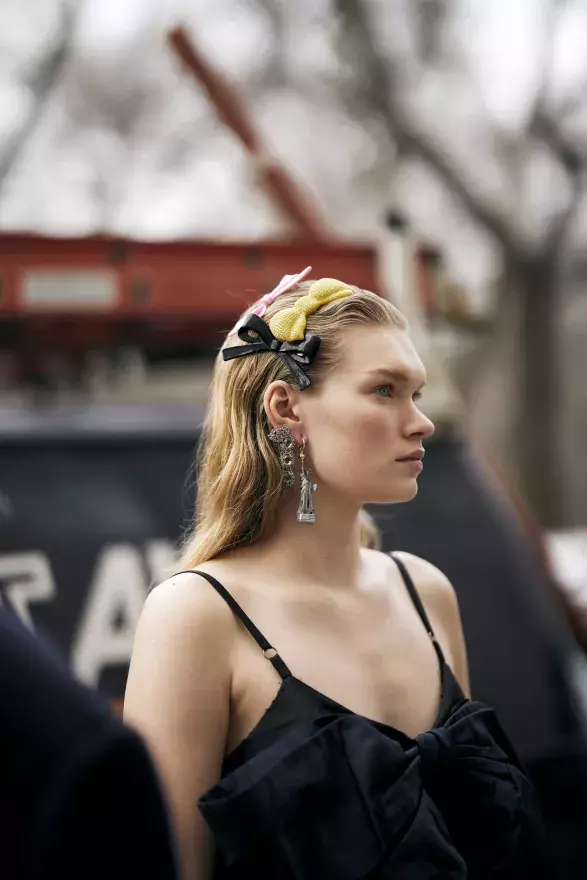 Čelenky, mašle a skřipce se vracejí ve velkém Čelenky, mašle a skřipce se vracejí ve velkém