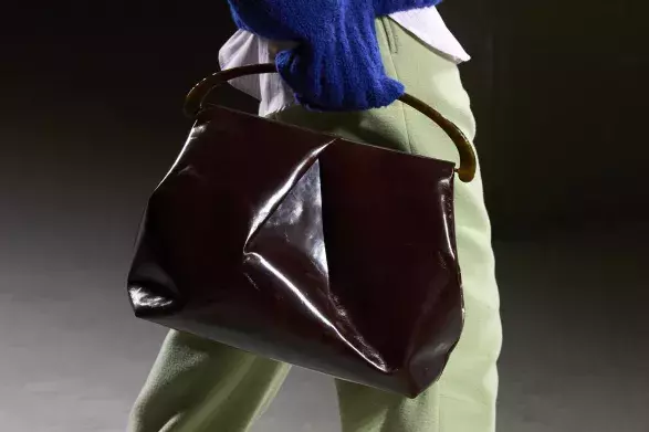 Velkou, větší, největší! Odpověď na to, jakou kabelku si teď pořídit