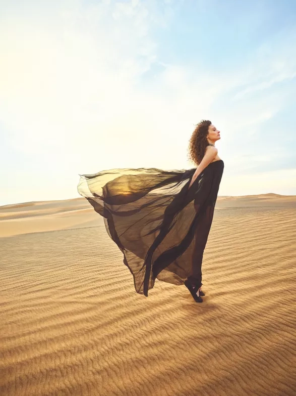 Šaty, choker a boty, vše CHRISTIAN DIOR