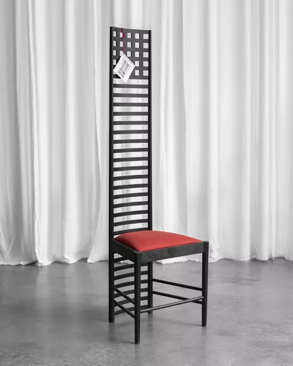 Židle "Hill House Chair", autor Charles Rennie Macintosh, Skotsko Židle "Hill House Chair", autor Charles Rennie Macintosh, Skotsko