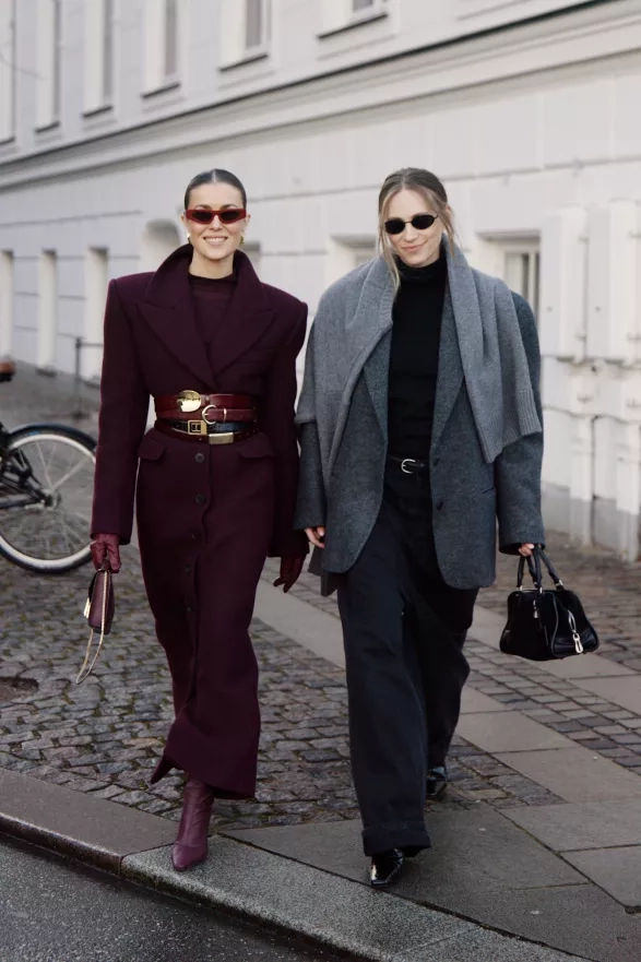 Hra s páskem, Kodaň, streetstyle FW25 Hra s páskem, Kodaň, streetstyle FW25