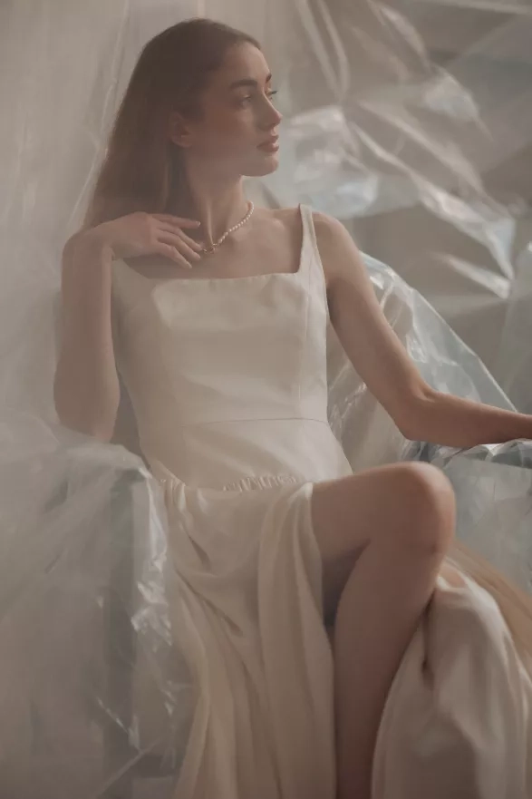 Šaty zdobené mašlemi