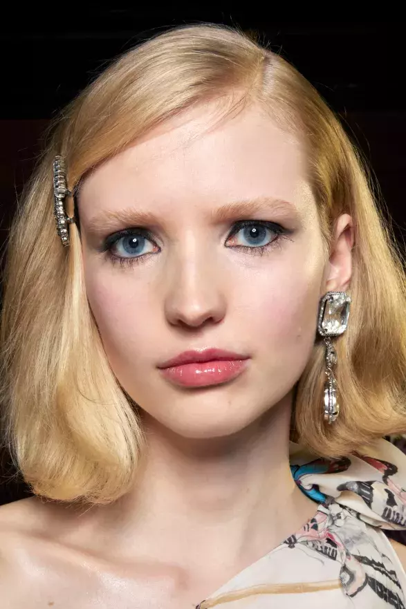 Barvy na vlasy roku 2025