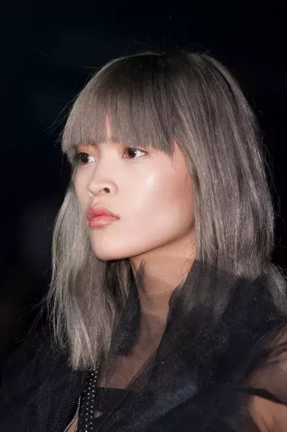 Barvy na vlasy roku 2025