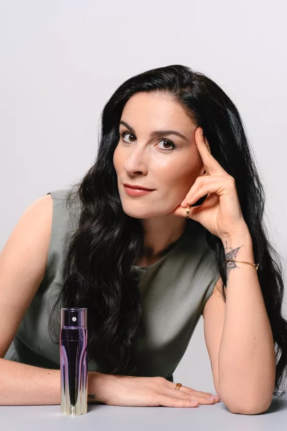 Lucie Bechynková si dopřála péči s novinkou RÉNERGIE C.R.X. TRIPLE SERUM RETINOL Lucie Bechynková si dopřála péči s novinkou RÉNERGIE C.R.X. TRIPLE SERUM RETINOL