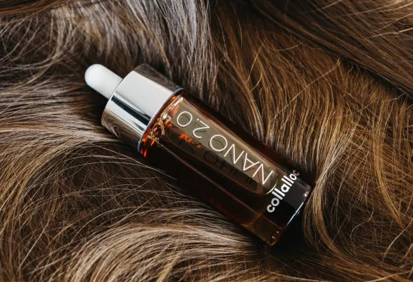 Krásné vlasy s pečujícím sérem Krásné vlasy s pečujícím sérem