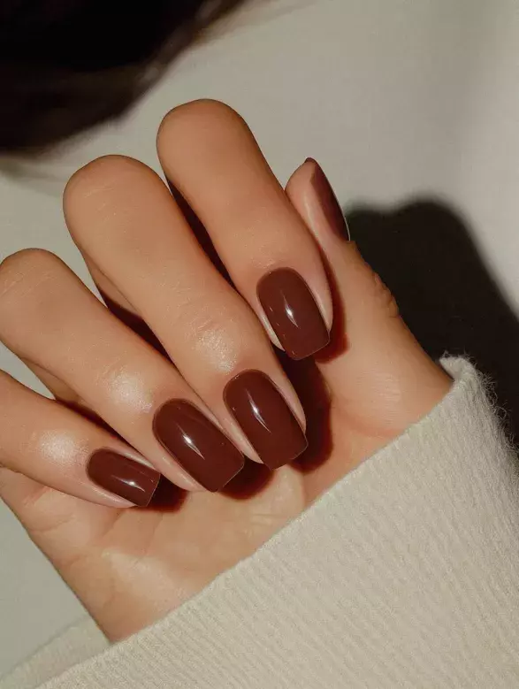 Hnědé nehty