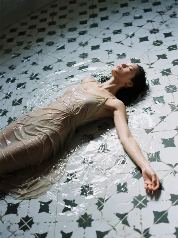 Dark showering Dark showering