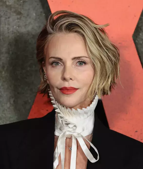 Chin-length bob Chin-length bob