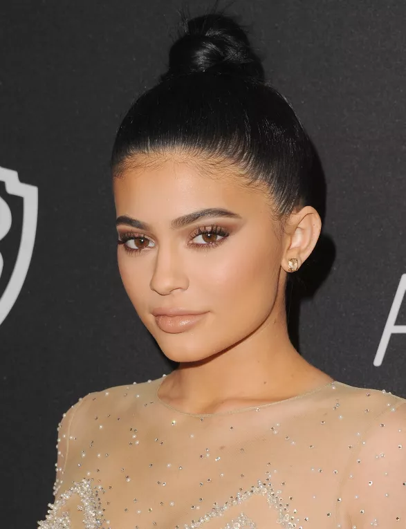 Kylie Jenner s cut crease očním makeupem Kylie Jenner s cut crease očním makeupem