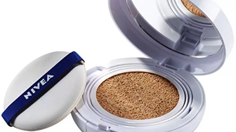 NIVEA Hyalurin Cellular Filler, pečující make-up v houbičce 3v1 Cellular Cushion