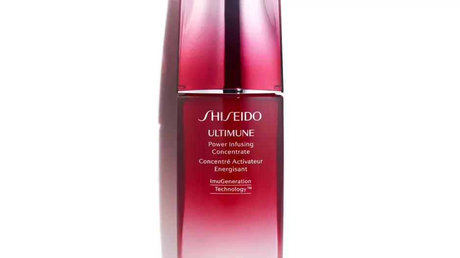 Shiseido Ultimune Power Infusing Concentrate, energizující a ochranný koncentrát na obličej, 1 867 Kč