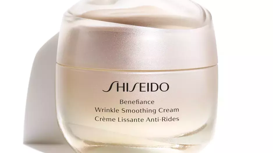 Shiseido Benefiance Wrinkle Smoothing Cream, denní a noční krém proti vráskám pro všechny typy pleti, 1 940 Kč Shiseido Benefiance Wrinkle Smoothing Cream, denní a noční krém proti vráskám pro všechny typy pleti, 1 940 Kč