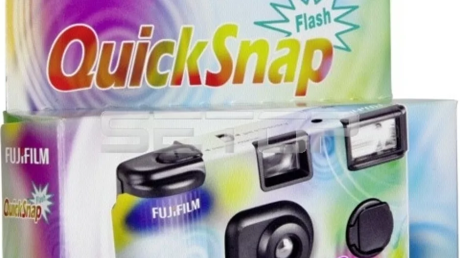 jednorázový fotoaparát, Fujifilm QuickSnap duhový, Alza, 199 Kč
