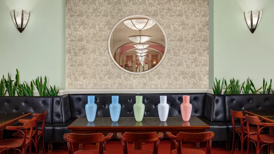 Cafe Louvre