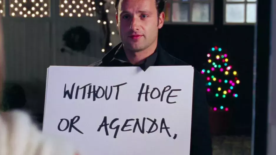 Postava: Mark Herec: Andrew Lincoln Proč ho milujeme: Jeho kultovní vyznání beze slov se navždy napsalo do našich srdcíh! Dovedete si představit větší romantiku?