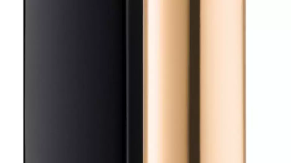 intenzivní dlouhotrvající rtěnka, Chanel Rouge Allure, odstín 104 Passion, 915 Kč intenzivní dlouhotrvající rtěnka, Chanel Rouge Allure, odstín 104 Passion, 915 Kč