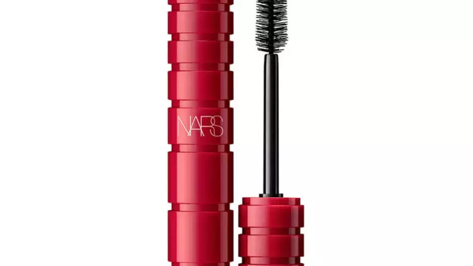 Řasenka pro objem řas, Climax Mascara, NARS, 730 Kč Řasenka pro objem řas, Climax Mascara, NARS, 730 Kč