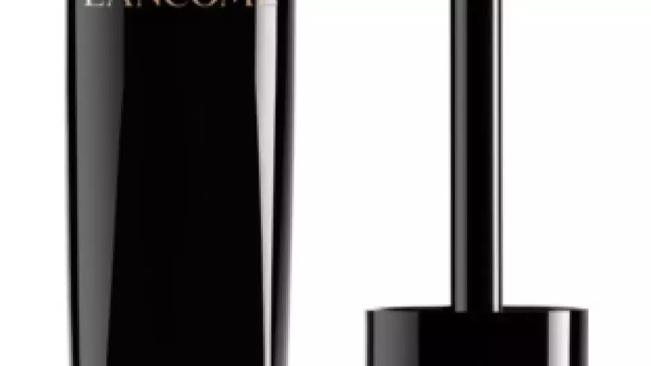tekutá rtěnka s vysokým leskem, Lancôme L’Absolu Lacquer, odstín Be Brilliant, 669 Kč