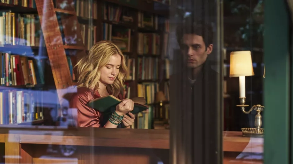 Autorka chce seriálem upozornit na problém sociálních sítí Caroline Kepnes přiznala, že původně knihu napsala proto, aby si všichni uvědomili, že v době Facebooku, Instagramu, Twitteru a jiných sociálních sítí jsme všichni voyeurové, kteří nakukují do životů ostatních lidí. A né všichni uživatelé sociálních sítí jsou ti hodní…