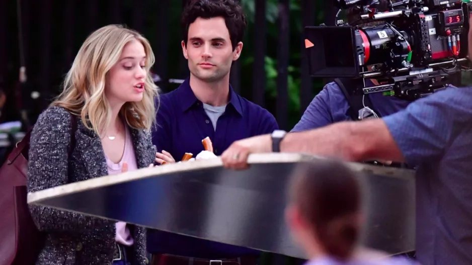 Seriál byl původně napsaný pro placenou televizní stanici Showtime Tento kanál má předplaceno více jak 16,5 milionů diváků a uvádí největší filmové trháky, speciály a seriály z vlastní produkce. V roce 2015 se však společnost rozhodla seriál nenatáčet a prodat ho. Svůj domov našel na Netlixu a my nemůžeme být šťastnější!