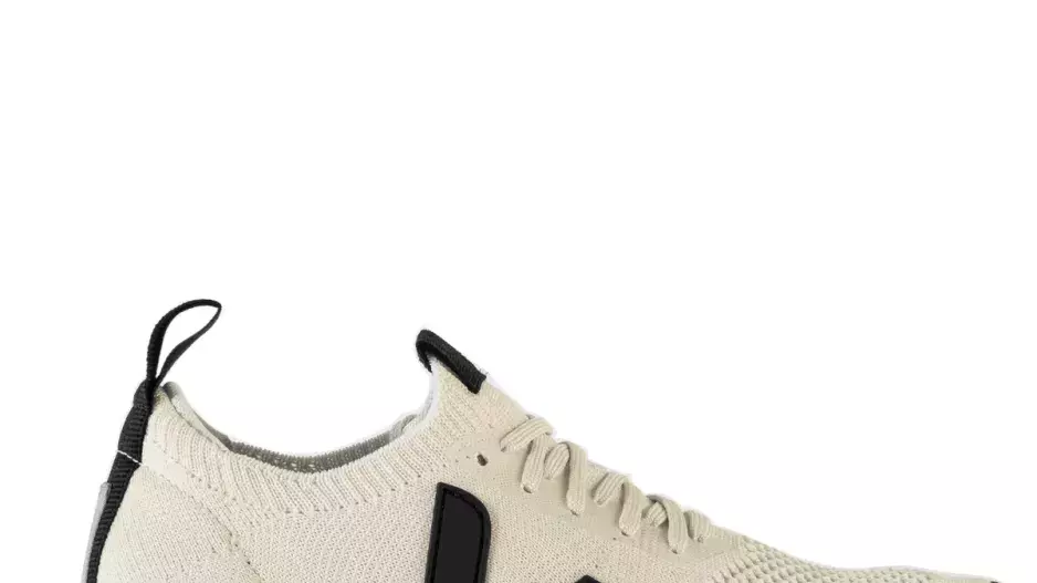 TENISKY S UDRŽITELNÝM POSELSTVÍM tenisky, Veja x Rick Owens, 7500 Kč TENISKY S UDRŽITELNÝM POSELSTVÍM tenisky, Veja x Rick Owens, 7500 Kč