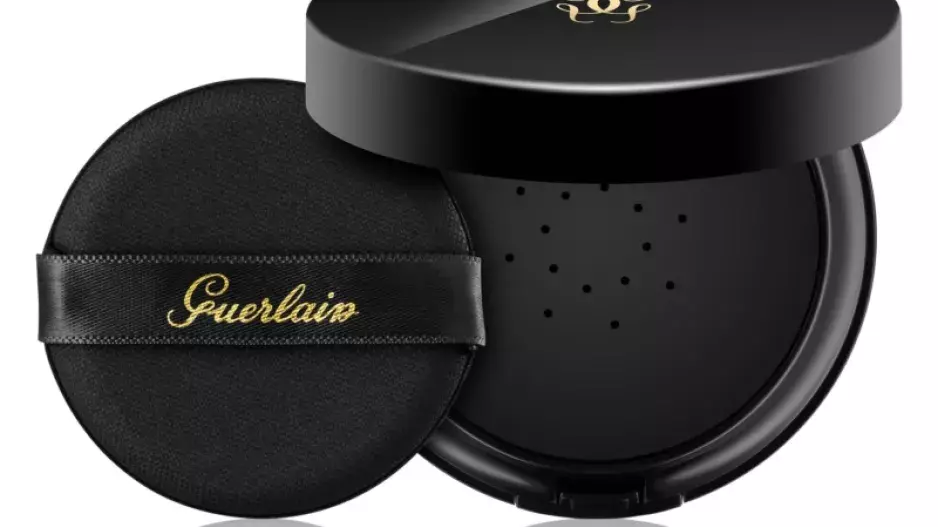 Lingerie de Peau Cushion, Guerlain, 1022 Kč Lingerie de Peau Cushion, Guerlain, 1022 Kč