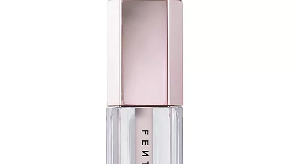 Lesk na rty, Gloss Bomb Clear Gloss Madness, FENTY BEAUTY, prodává Sephora, 430 Kč Lesk na rty, Gloss Bomb Clear Gloss Madness, FENTY BEAUTY, prodává Sephora, 430 Kč