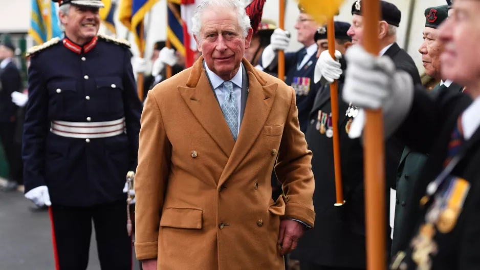 Princ Charles má pozitivní test na koronavirus
