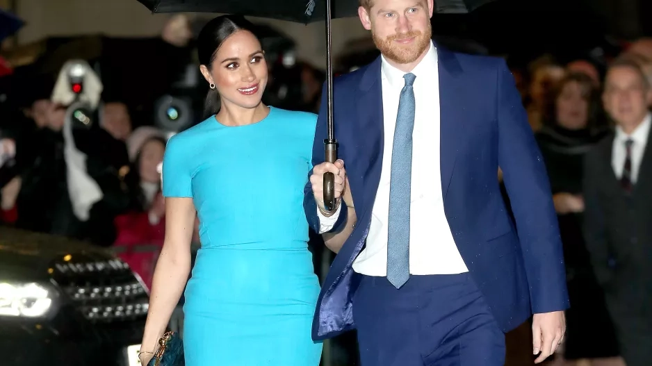 Meghan Markle se na veřejnosti objevila v šatech, o kterých se mluví