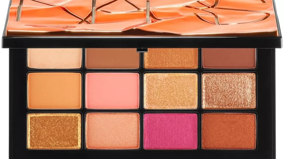 Paletka očních stínů, Afterglow, NARS, prodává Sephora, 1490 Kč Paletka očních stínů, Afterglow, NARS, prodává Sephora, 1490 Kč