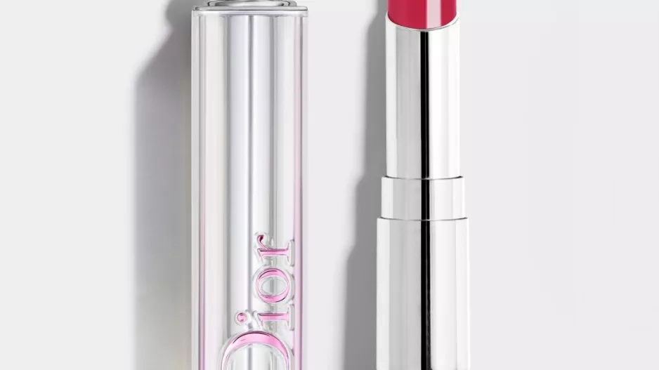 Rtěnka, Addicted Stellar Halo Shine, DIOR, prodává Douglas, 1090 Kč Rtěnka, Addicted Stellar Halo Shine, DIOR, prodává Douglas, 1090 Kč